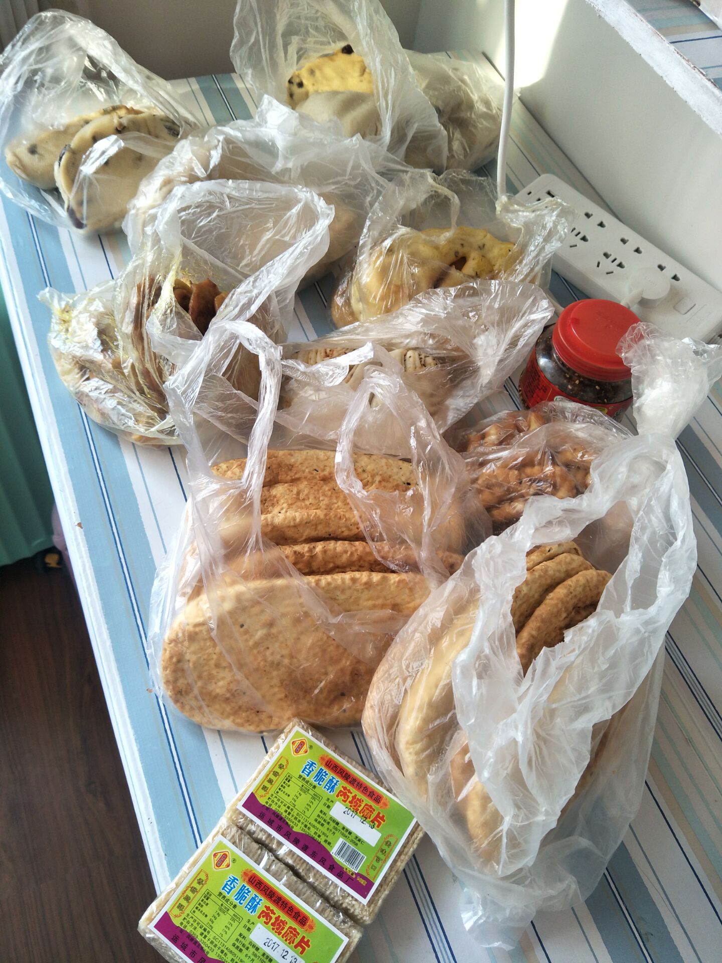 妈妈寄过来的食物
