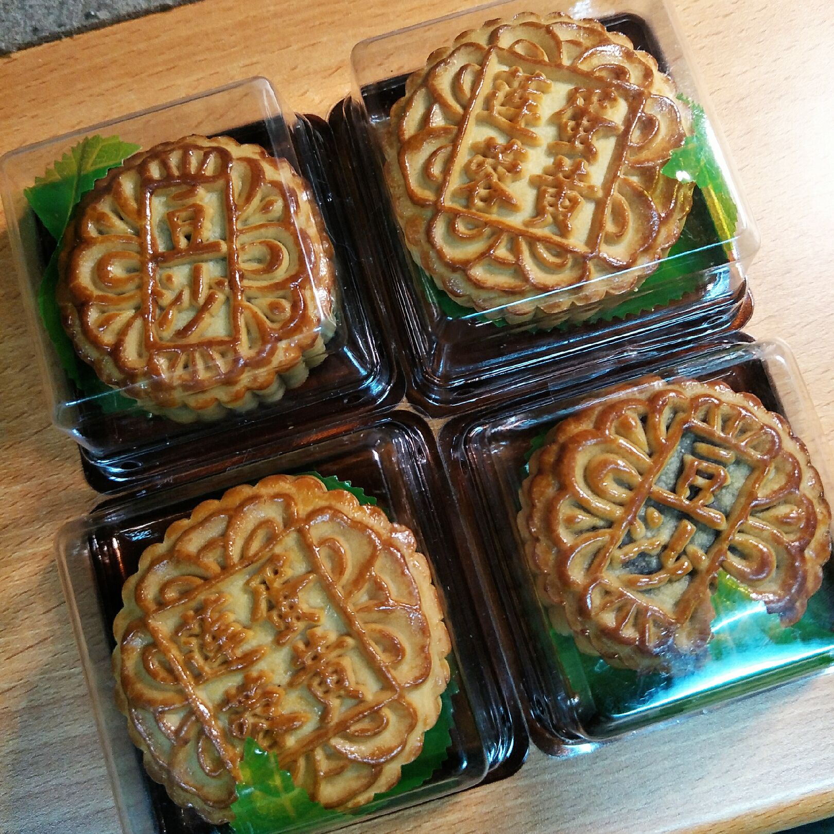 彭彭送的东岸奇点的月饼