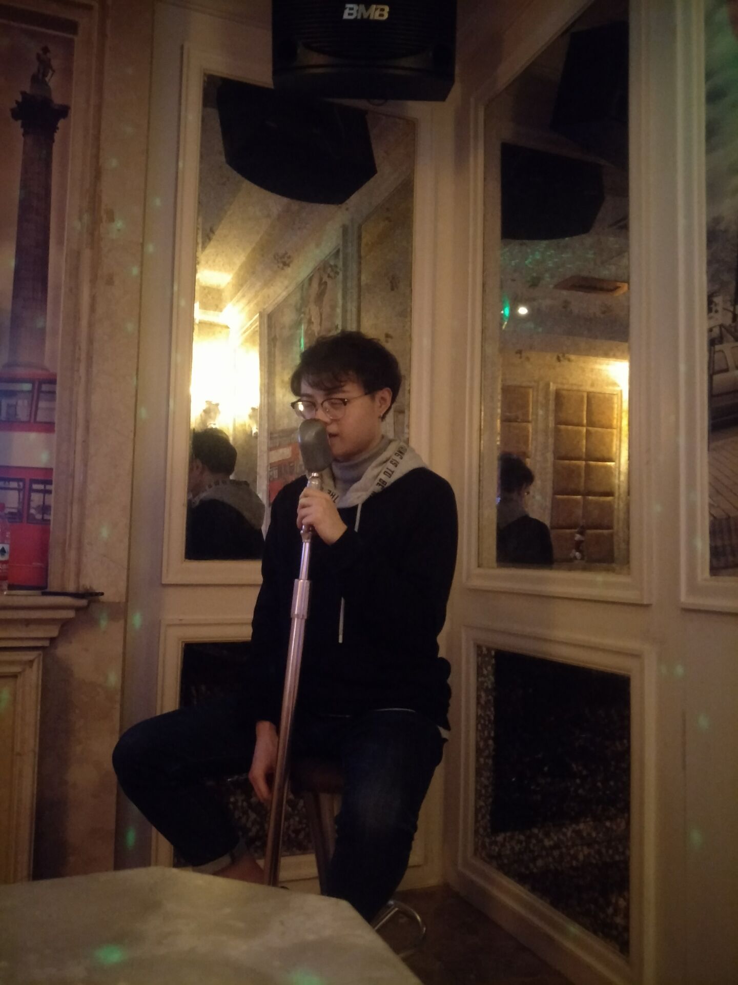 去KTV听小宝唱歌